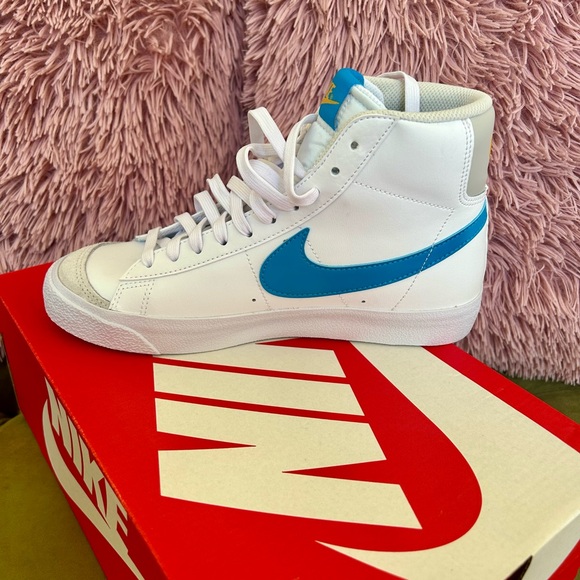 Nike Blazer Mid ‘77 (GS) big kids size 6Y - (cm= 24) women’s sizing in photos - Picture 4 of 12